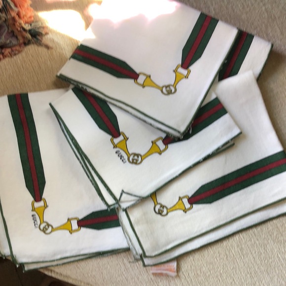 GUCCI linen/cotton dinner napkins. Set of 6 - Picture 7 of 7